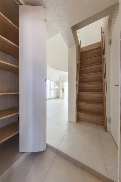 Shibuya Apartment 402 by Hiroyuki Ogawa Architects Inc