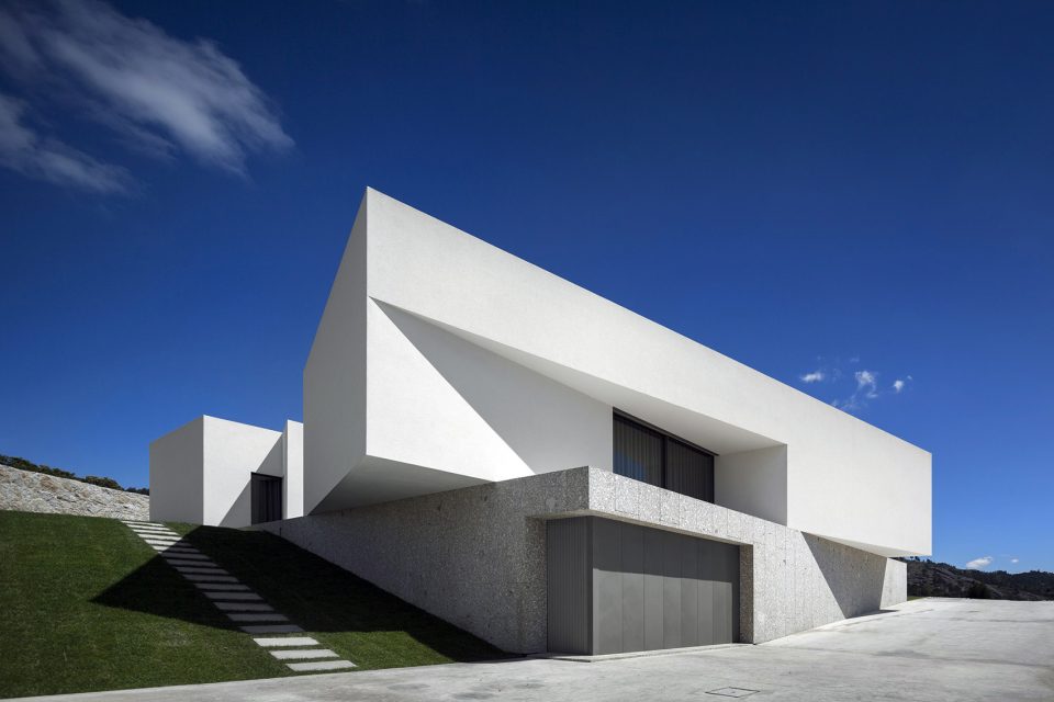 Brunhais House by Rui Vieira Oliveira Arquitecto