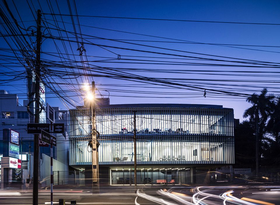 PUMA ENERGY PARAGUAY HEADQUARTER by RUIZ PARDO NEBREDA