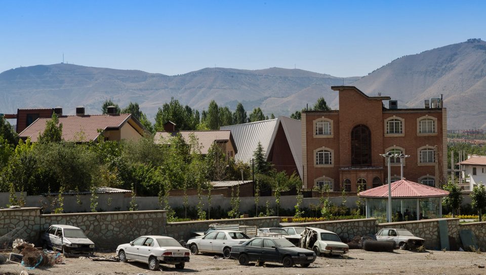 Villa for Younger Brother Lavasan Iran by Nextoffice Alireza Taghaboni