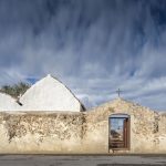 圣弗兰西斯卡泽维尔的旧墓园修复，西班牙福门特拉岛/ Marià Castelló Martínez