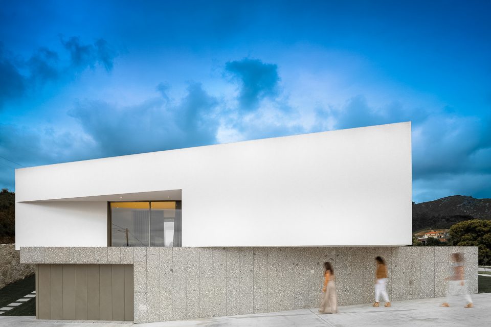 Brunhais House by Rui Vieira Oliveira Arquitecto