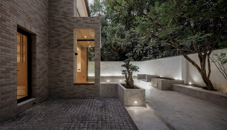 The House With A Tiny Patio by Atelier taoc