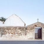 圣弗兰西斯卡泽维尔的旧墓园修复，西班牙福门特拉岛/ Marià Castelló Martínez