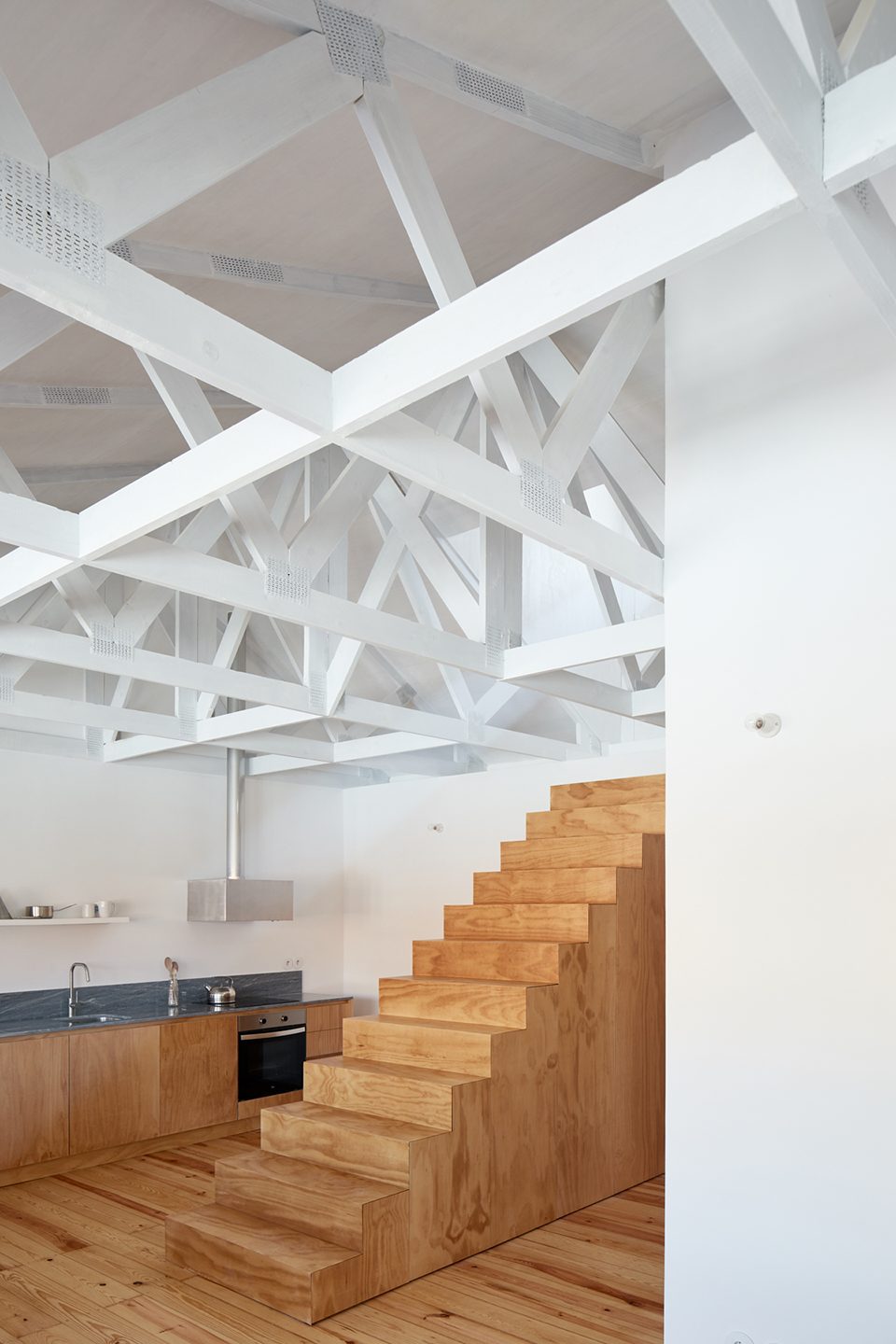 Dom Vasco apartment renovation by Arriba