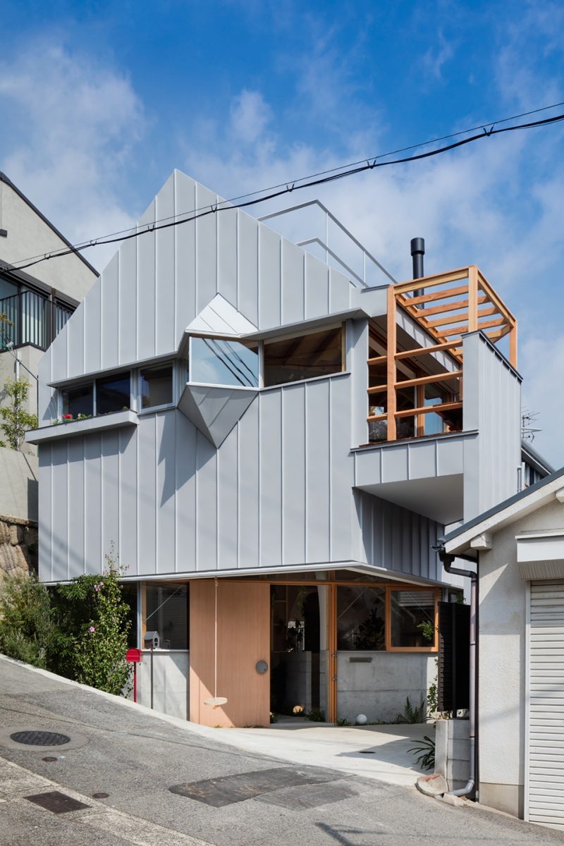 Hat House by FUMIASO ARCHITECTUR ASSOCIATES