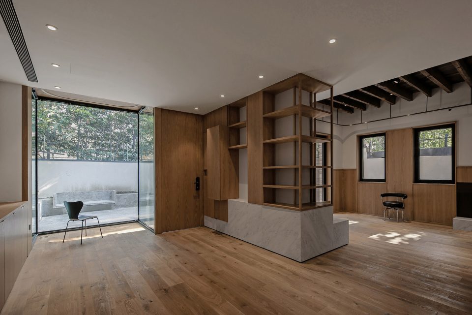 The House With A Tiny Patio by Atelier taoc
