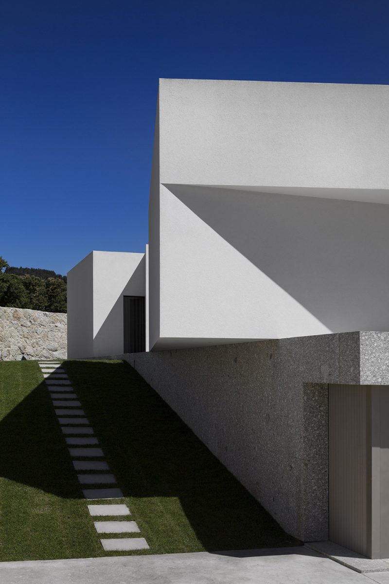 Brunhais House by Rui Vieira Oliveira Arquitecto