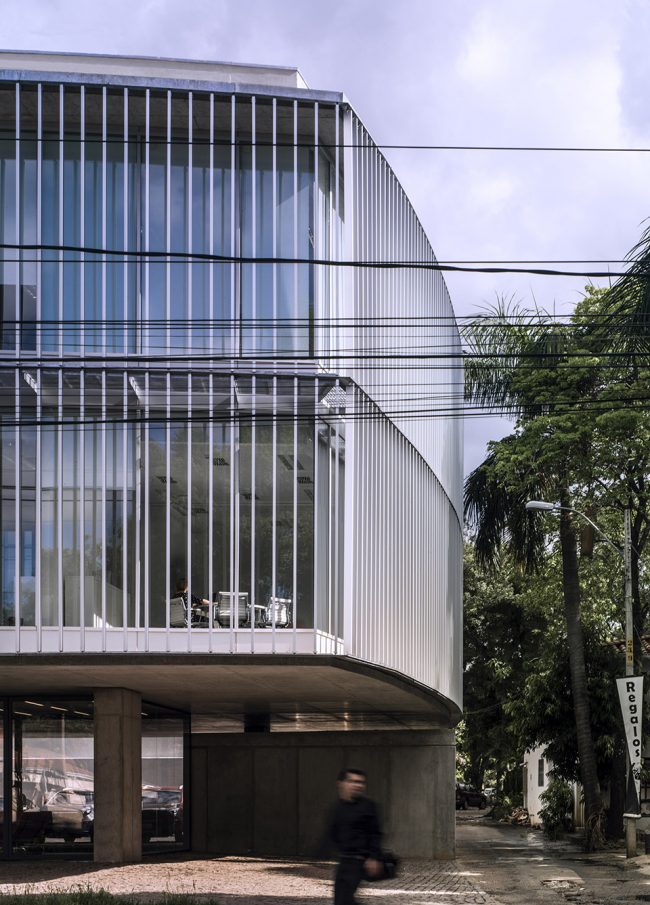 PUMA ENERGY PARAGUAY HEADQUARTER by RUIZ PARDO NEBREDA