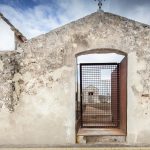 圣弗兰西斯卡泽维尔的旧墓园修复，西班牙福门特拉岛/ Marià Castelló Martínez