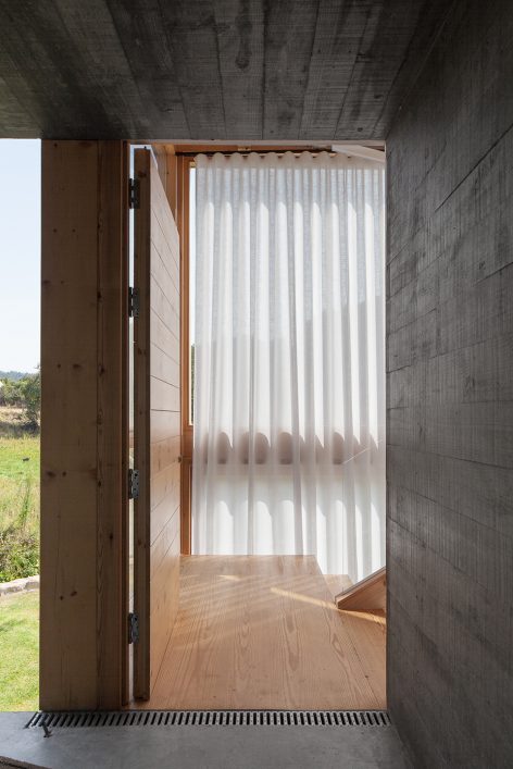 House Santa Maria by PEDRO HENRIQUE ARQUITETO