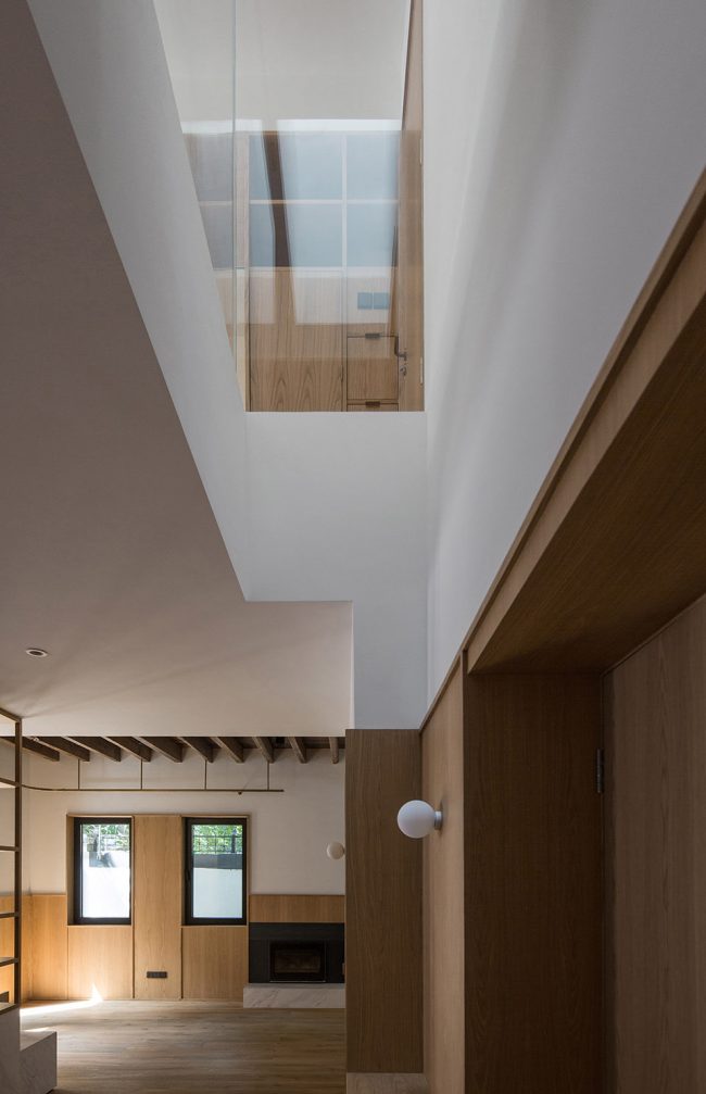 The House With A Tiny Patio by Atelier taoc