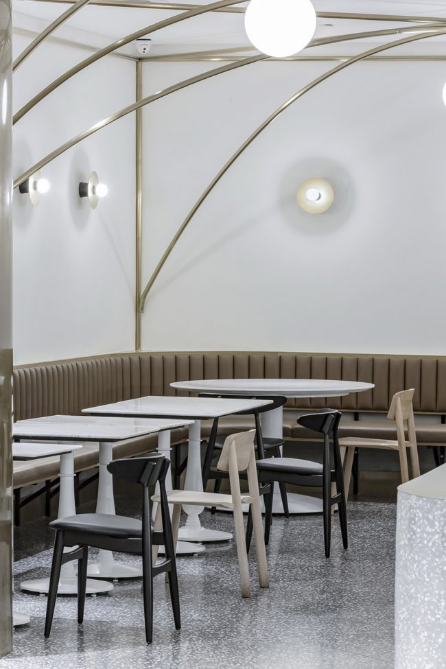 Dian Dian Yipin Cha Chaan Teng by Golucci International Design