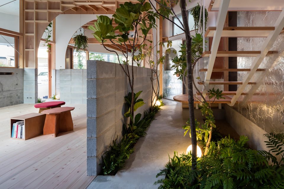 Hat House by FUMIASO ARCHITECTUR ASSOCIATES