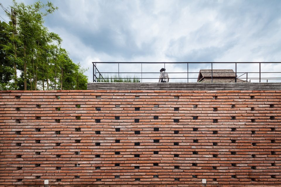 asa lanna center by somdoon architects