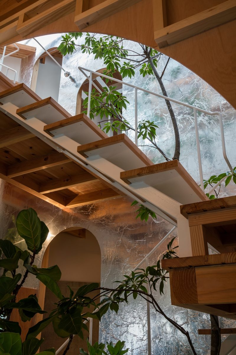 Hat House by FUMIASO ARCHITECTUR ASSOCIATES