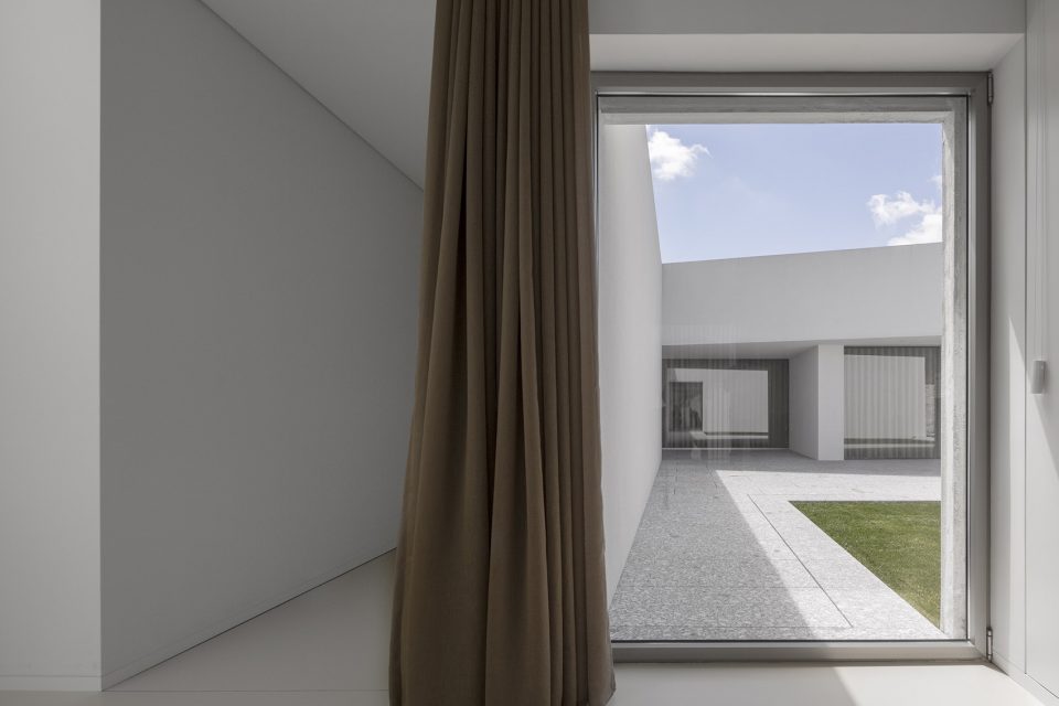Brunhais House by Rui Vieira Oliveira Arquitecto