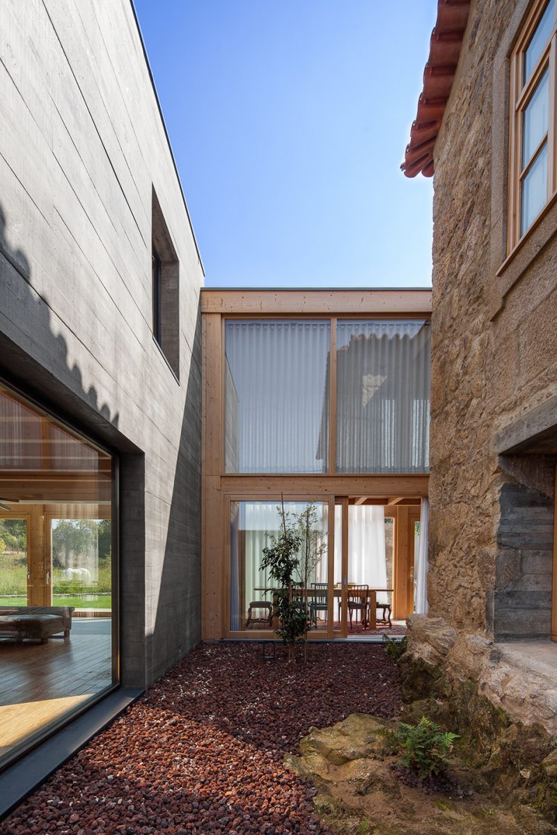 House Santa Maria by PEDRO HENRIQUE ARQUITETO