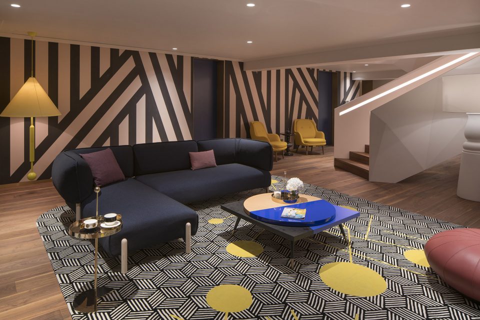 Pudong Penthouse by DarielStudio