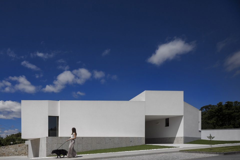 Brunhais House by Rui Vieira Oliveira Arquitecto