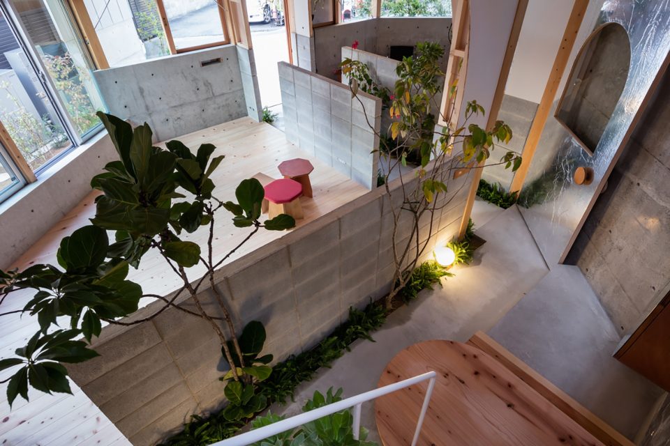 Hat House by FUMIASO ARCHITECTUR ASSOCIATES