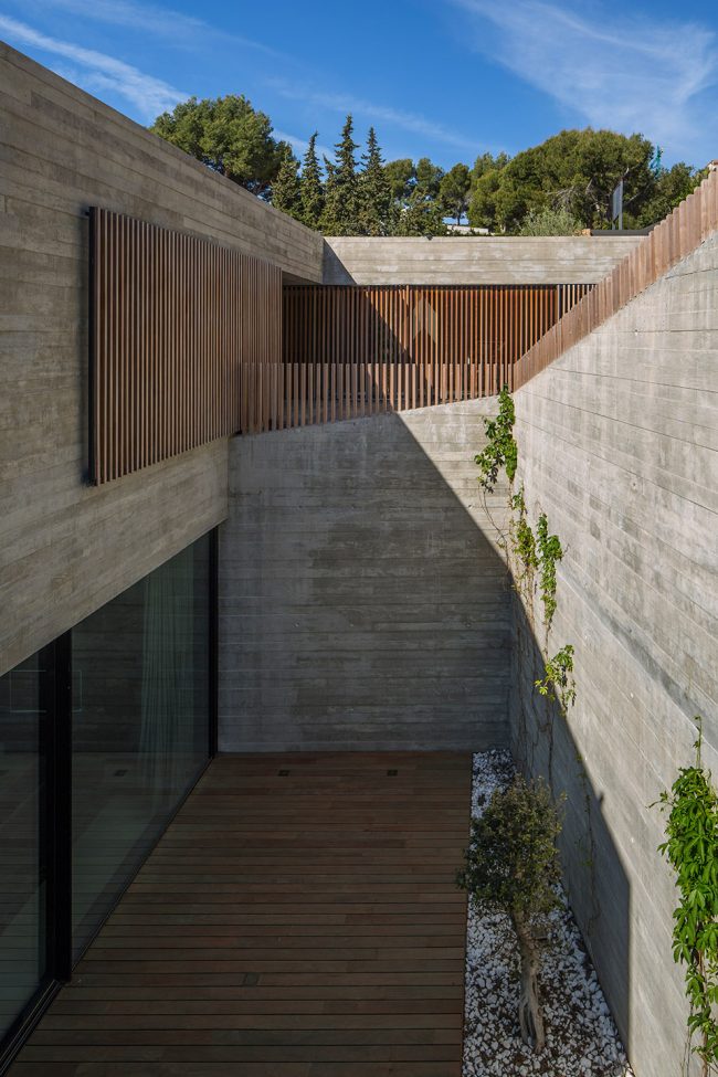 Villa Boscana by OLARQ Osvaldo Luppi Architects