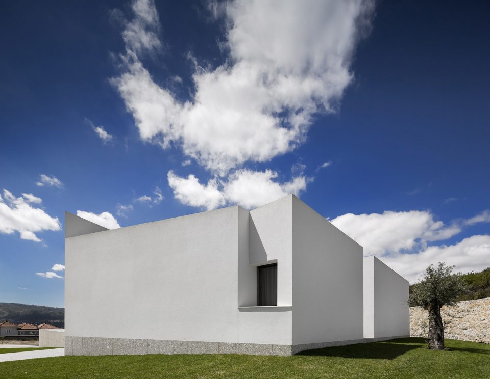Brunhais House by Rui Vieira Oliveira Arquitecto