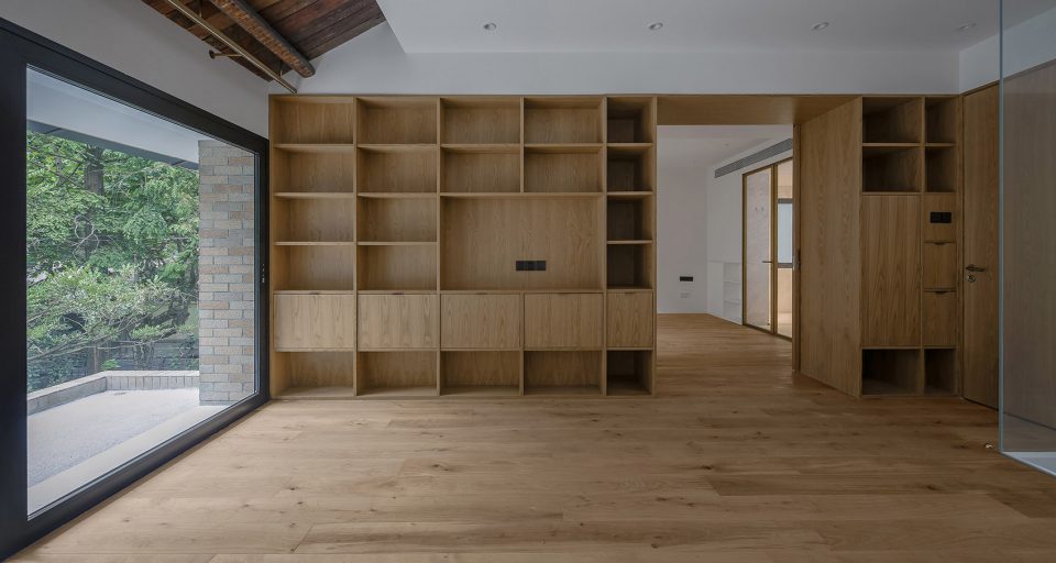 The House With A Tiny Patio by Atelier taoc
