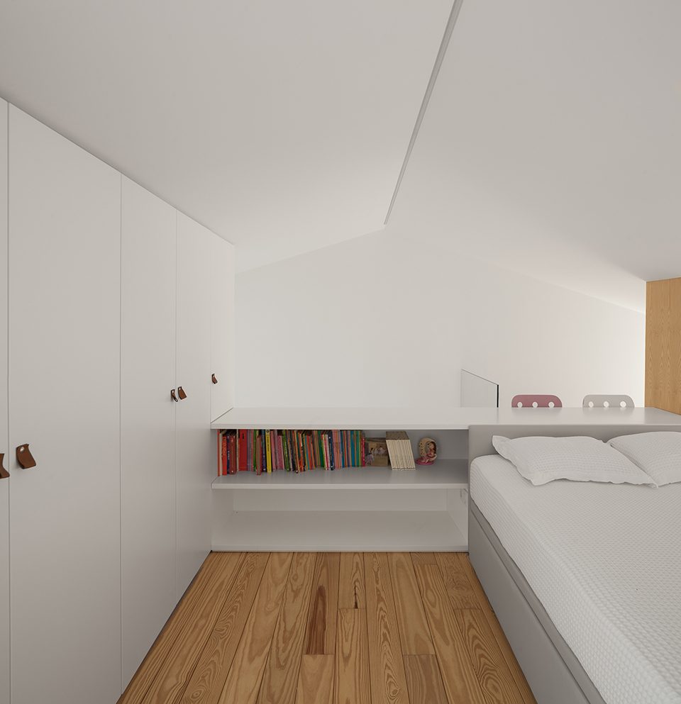 House Santa Maria by PEDRO HENRIQUE ARQUITETO