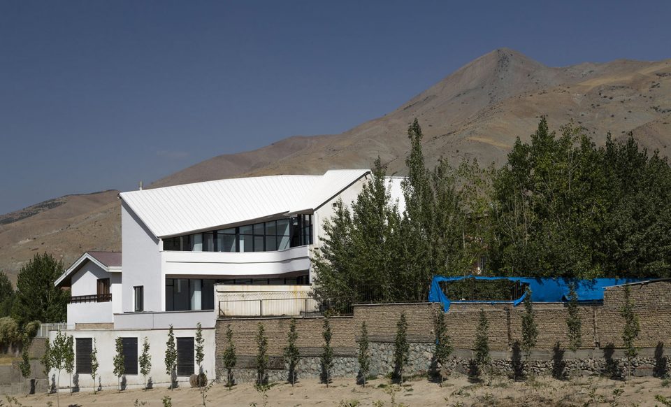 Villa for Younger Brother Lavasan Iran by Nextoffice Alireza Taghaboni