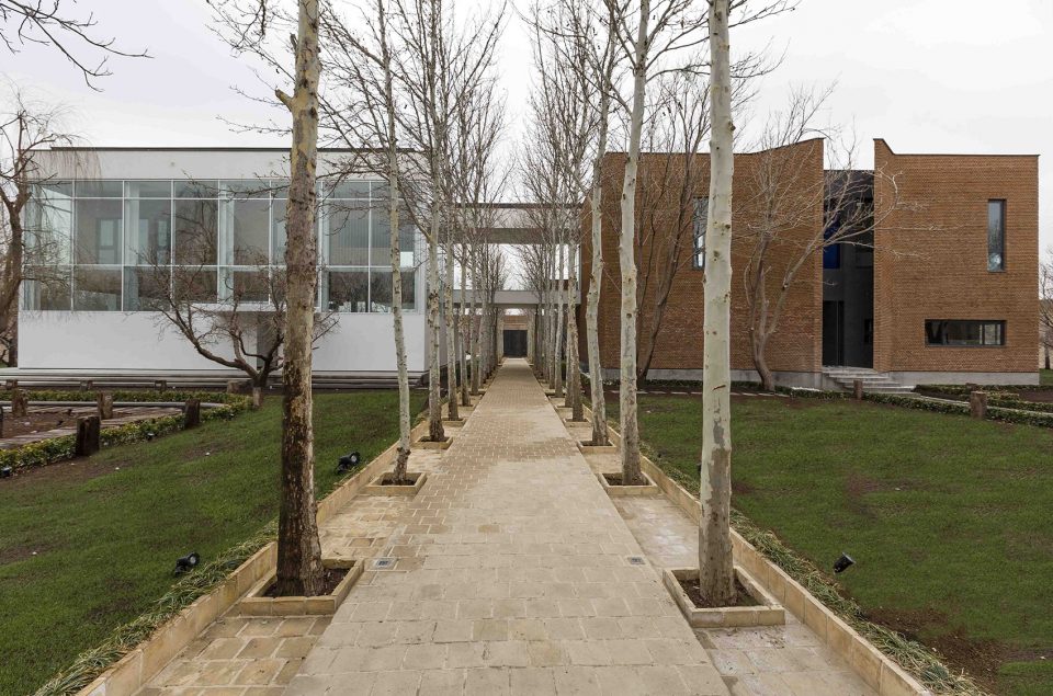 Safadasht Dual by NextOffice–Alireza Taghaboni