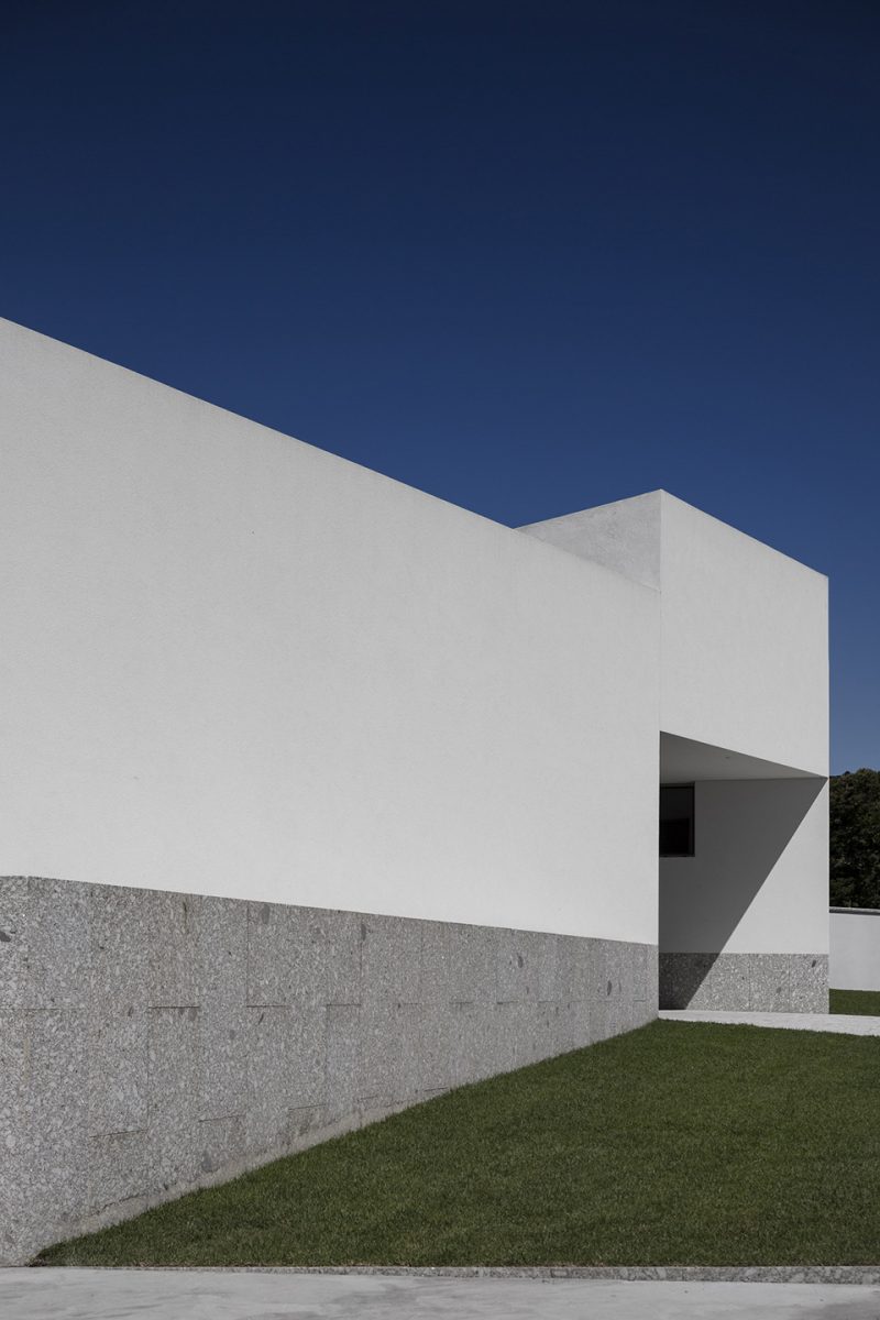 Brunhais House by Rui Vieira Oliveira Arquitecto