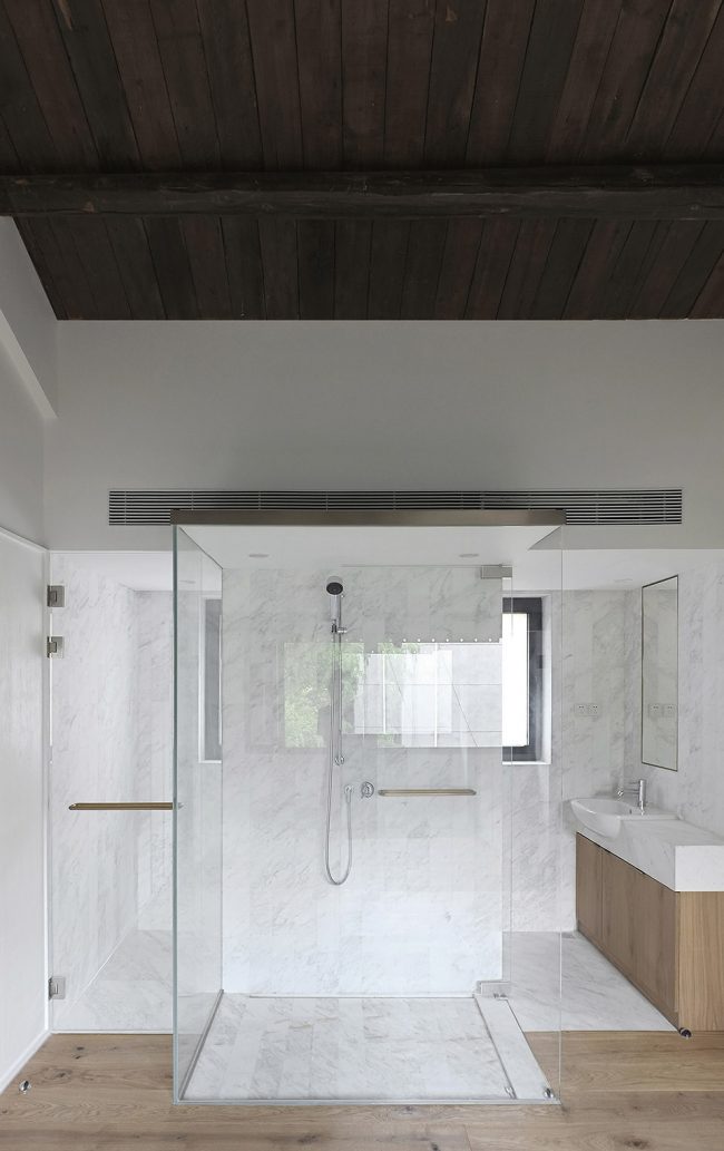 The House With A Tiny Patio by Atelier taoc