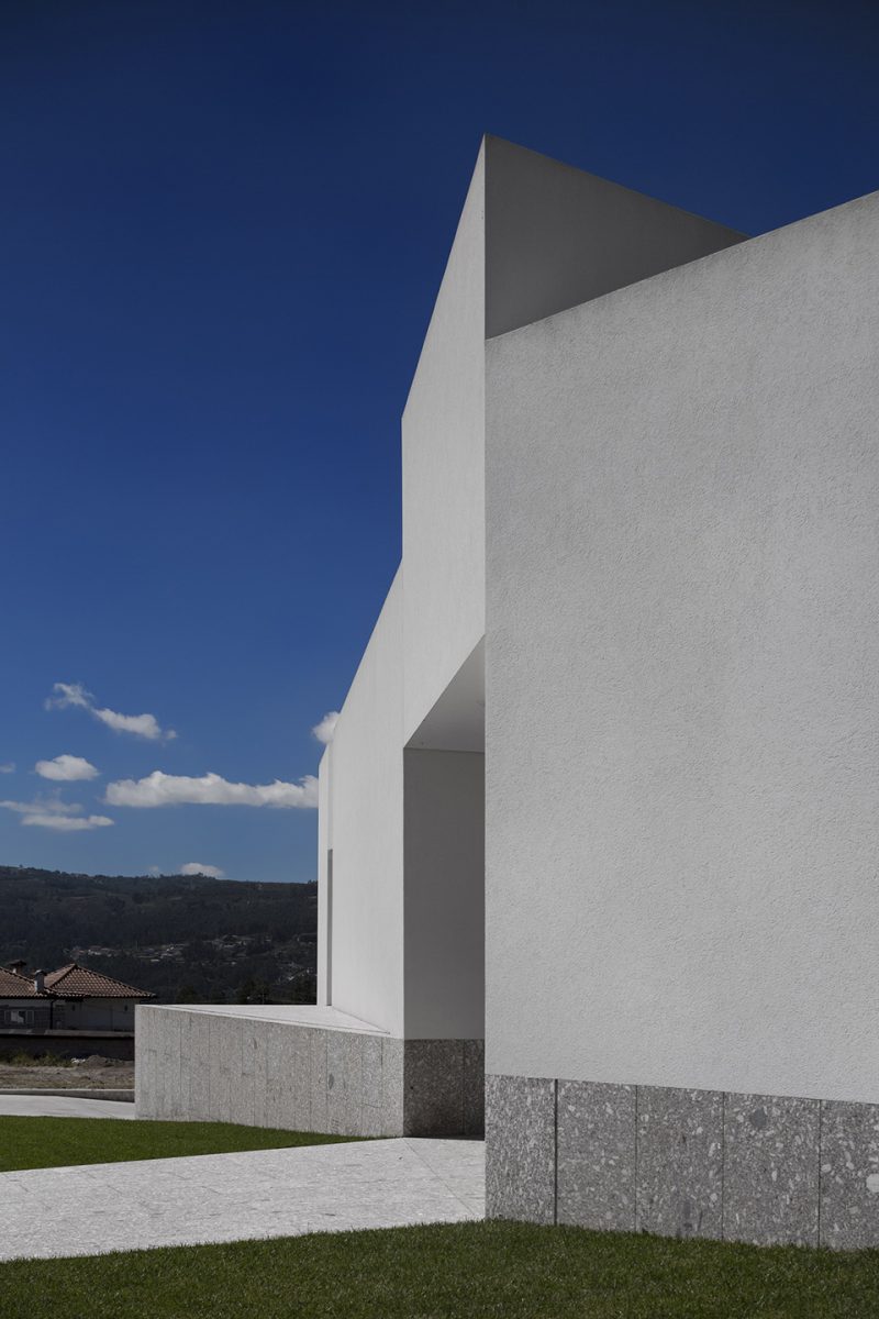 Brunhais House by Rui Vieira Oliveira Arquitecto