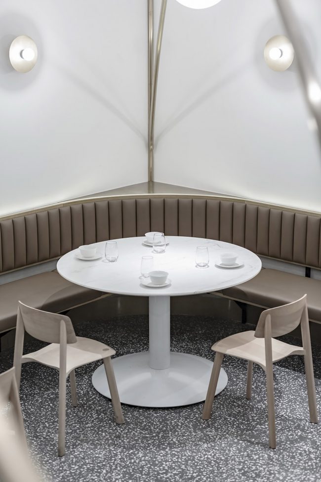 Dian Dian Yipin Cha Chaan Teng by Golucci International Design