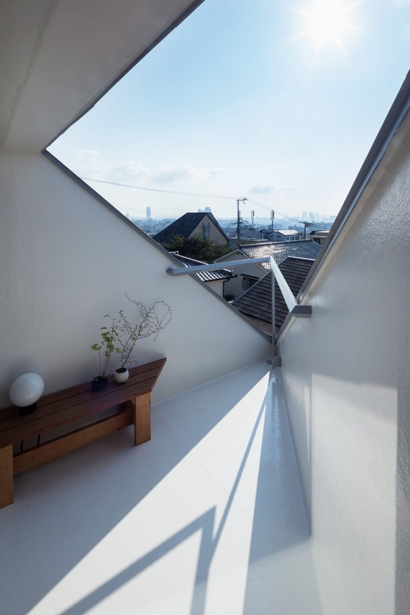 Hat House by FUMIASO ARCHITECTUR ASSOCIATES