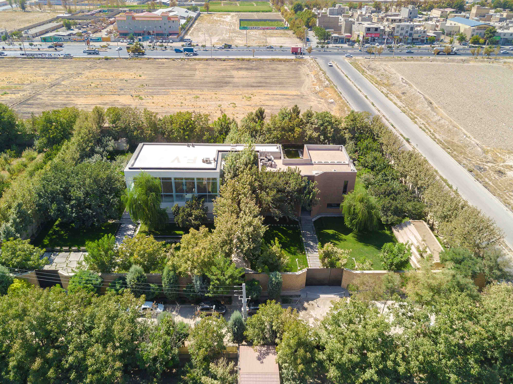 Safadasht Dual, Lavasan, Iran by Next OfficeAlireza Taghaboni 谷德设计网