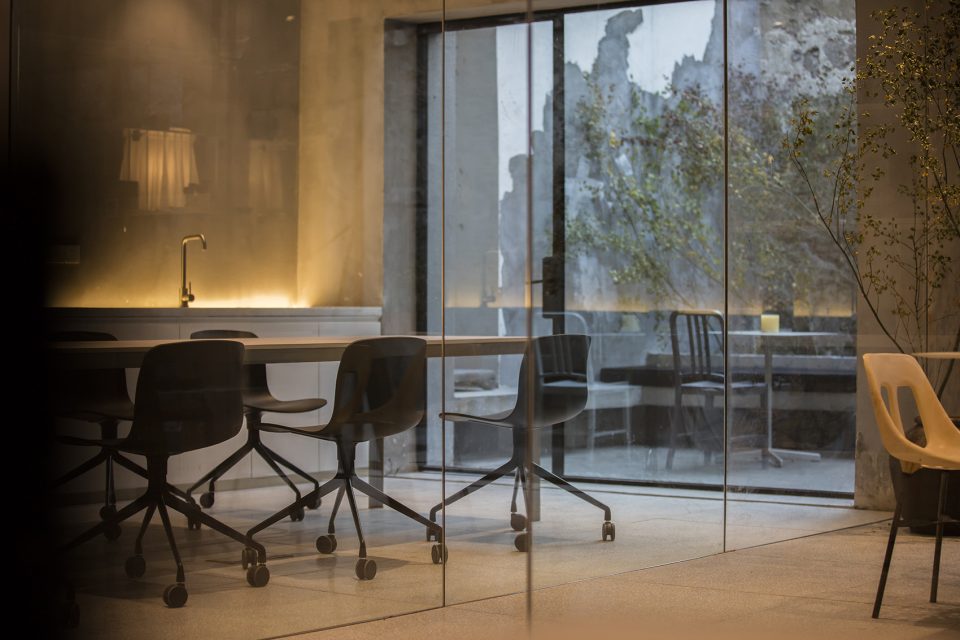 Make a difference office design by 1305 STUDIO