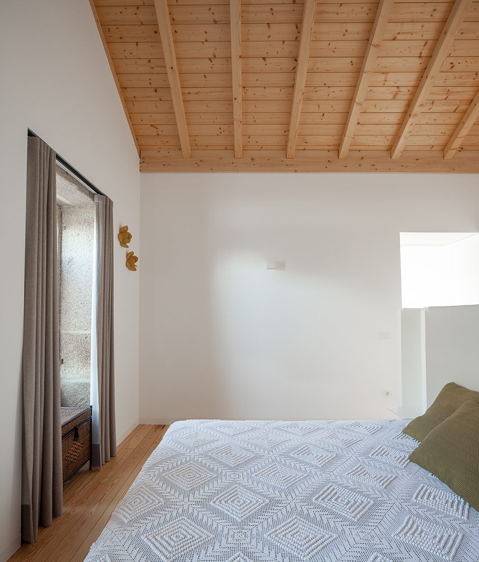 House Santa Maria by PEDRO HENRIQUE ARQUITETO