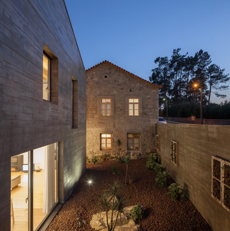 House Santa Maria by PEDRO HENRIQUE ARQUITETO