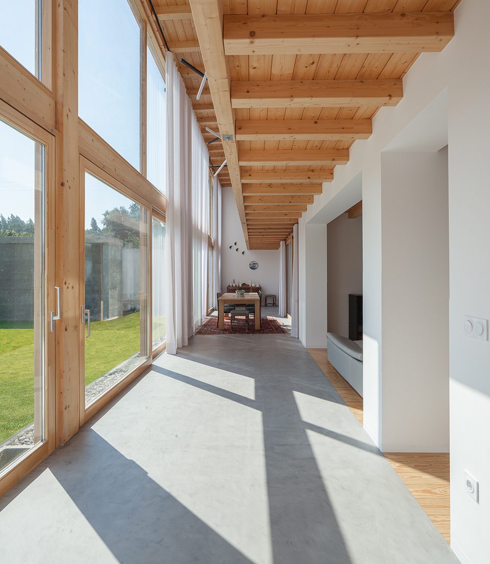 House Santa Maria by PEDRO HENRIQUE ARQUITETO