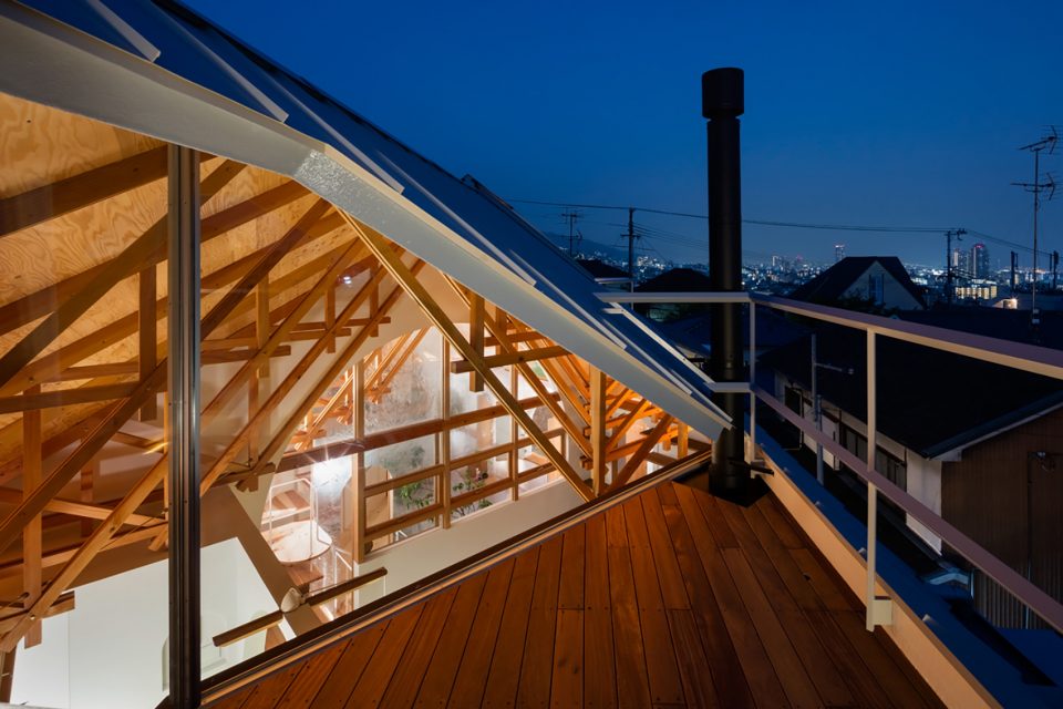 Hat House by FUMIASO ARCHITECTUR ASSOCIATES