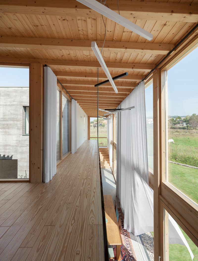 House Santa Maria by PEDRO HENRIQUE ARQUITETO