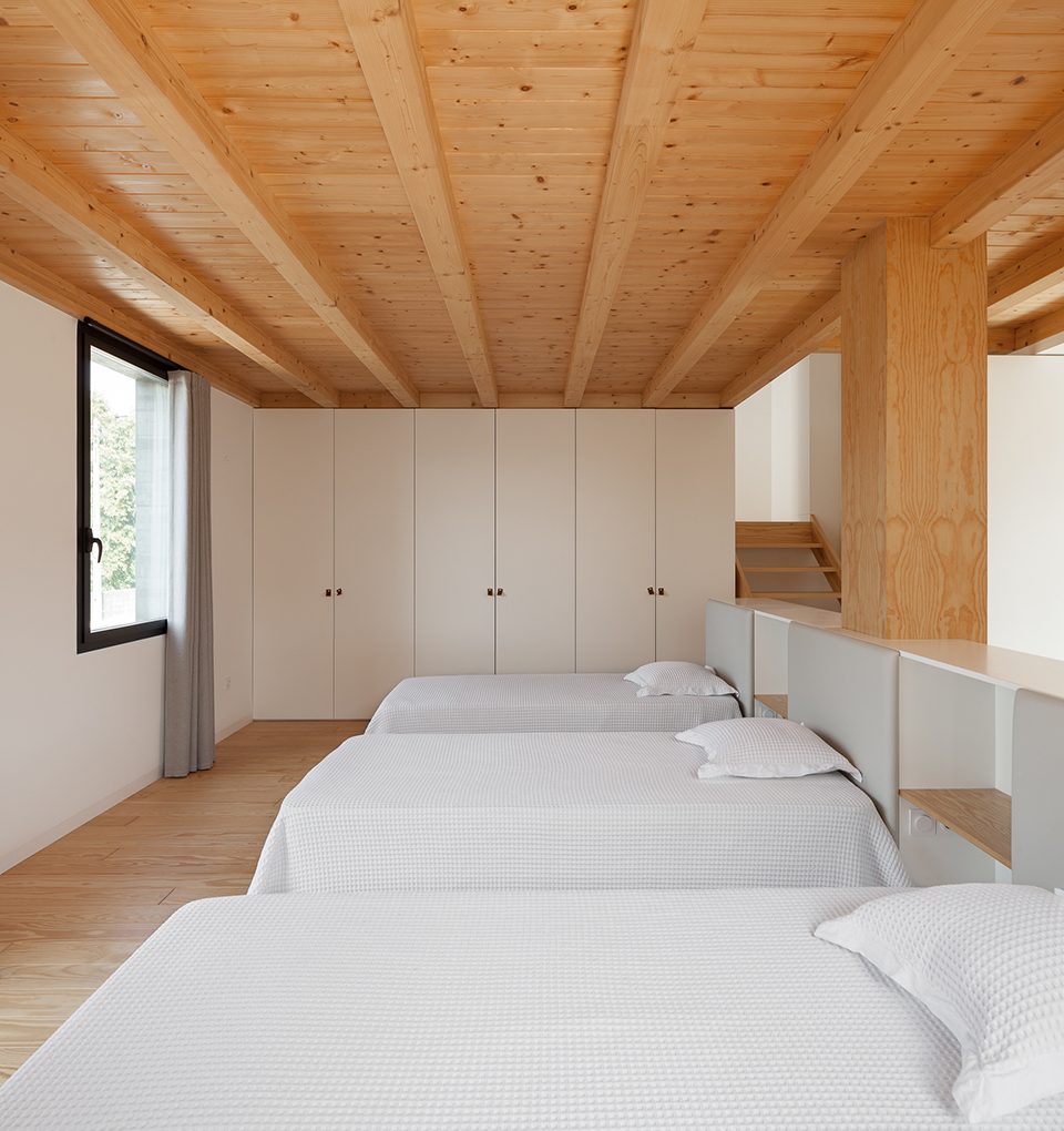 House Santa Maria by PEDRO HENRIQUE ARQUITETO
