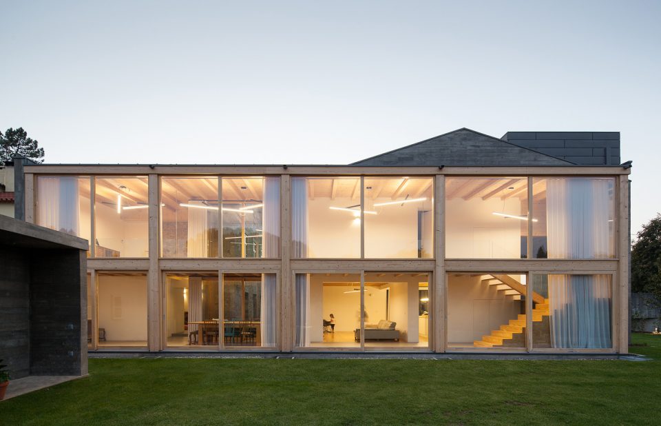 House Santa Maria by PEDRO HENRIQUE ARQUITETO
