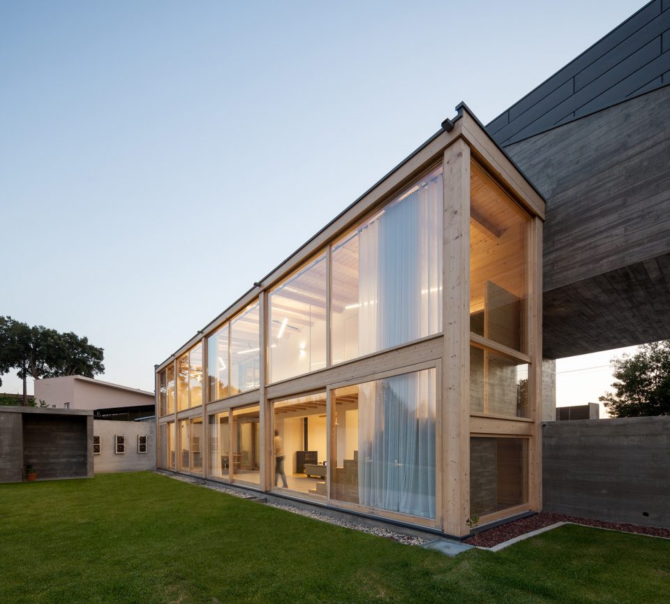 House Santa Maria by PEDRO HENRIQUE ARQUITETO
