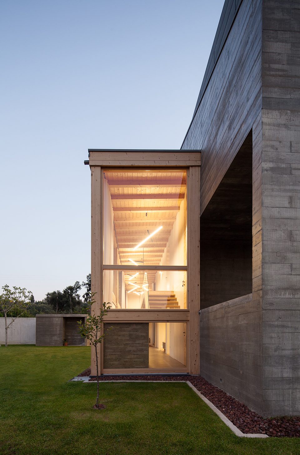 House Santa Maria by PEDRO HENRIQUE ARQUITETO