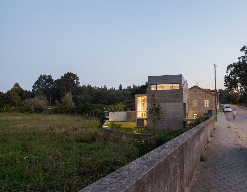 House Santa Maria by PEDRO HENRIQUE ARQUITETO