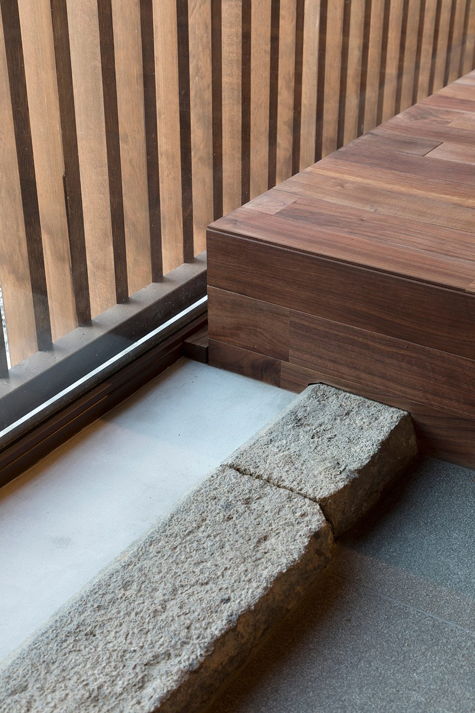 Guest House in Kyoto by B.L.U.E. Architecture Studio