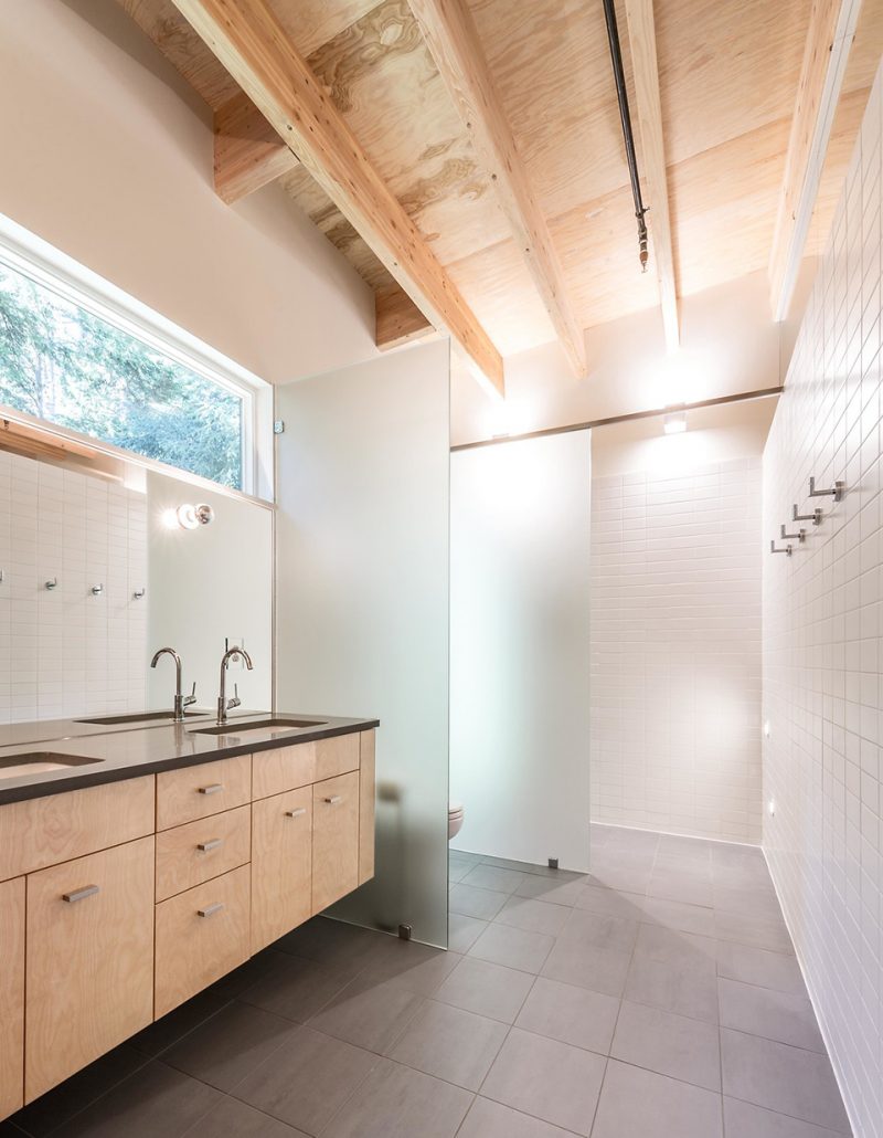 Courtyard House on a River by Robert Hutchison Architecture